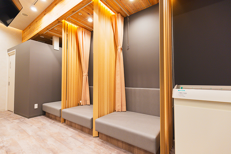 うらちるクリニック 港区 乳幼児もゆったり過ごせる待合室