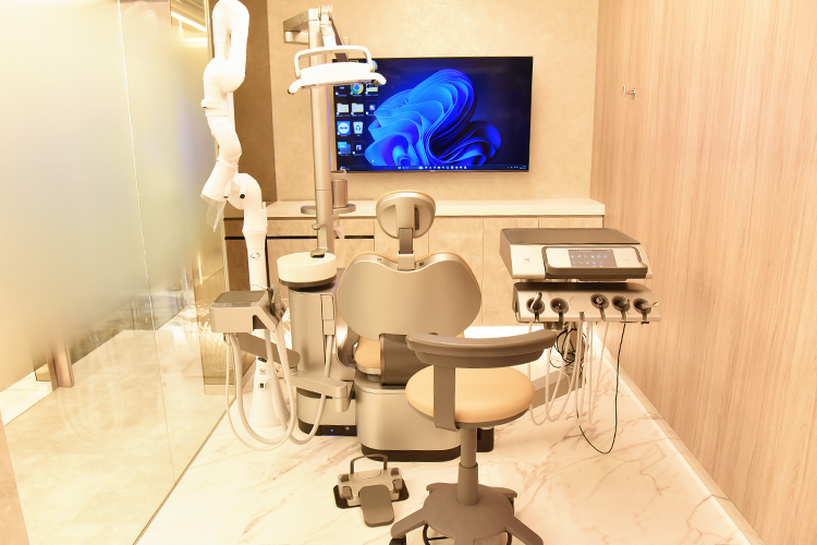 リアム歯科クリニック市川 市川市 視覚的なシミュレーションで、治療の流れをわかりやすく説明する