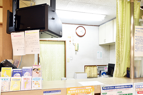 ひびきクリニック 大阪市城東区 明るいスタッフが迎えてくれる