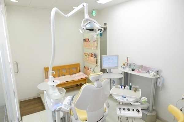 むかえだ歯科クリニック 江戸川区 1台は個室、他3台は半個室のプライバシーが保たれた空間
