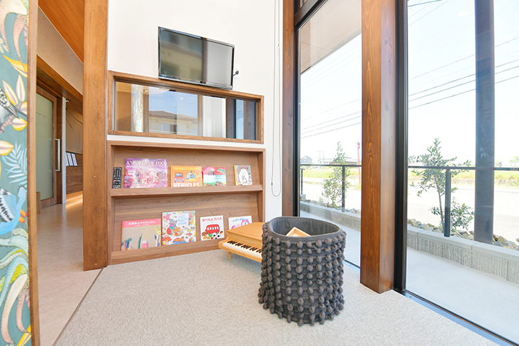 服部歯科 豊田市 明るく、快適に過ごせるキッズルーム