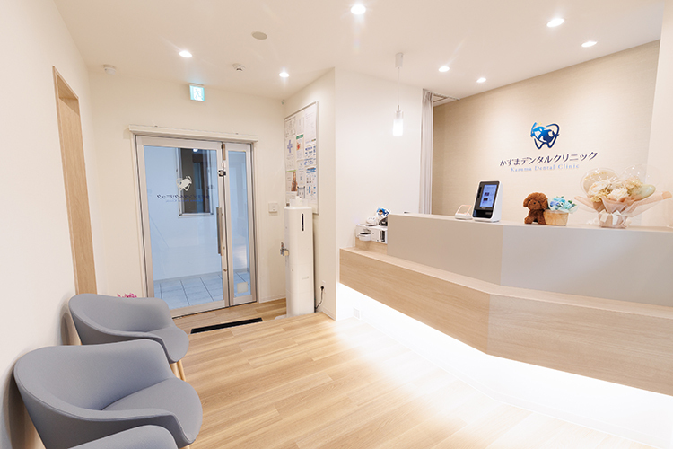 かずまデンタルクリニック 神戸市須磨区 院内はベージュを基調としており、リラックスして過ごせる