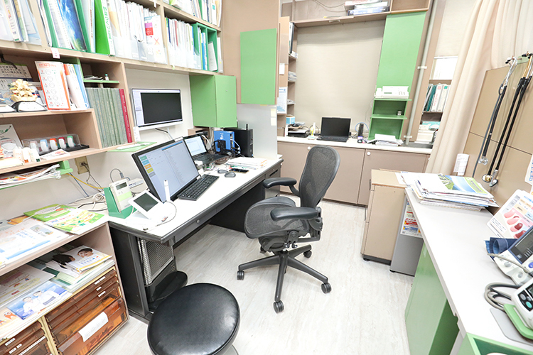 川村内科クリニック 品川区 ベテランの院長と有田先生の医師2人体制で診療にあたる