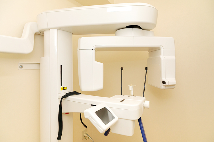 広川歯科医院 西宮市 CTや口腔内スキャナーなどの検査機器も備えている