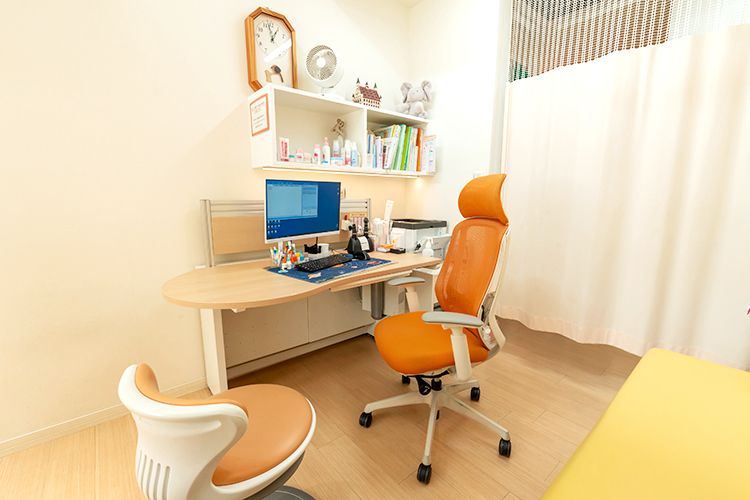 ひばりがおかこどもとアレルギーのクリニック 名古屋市瑞穂区 平林院長の他、小児アレルギー分野で研鑽を積んだスタッフが在籍