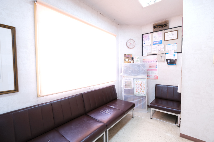白石歯科医院 松戸市 アットホームな雰囲気の待合室