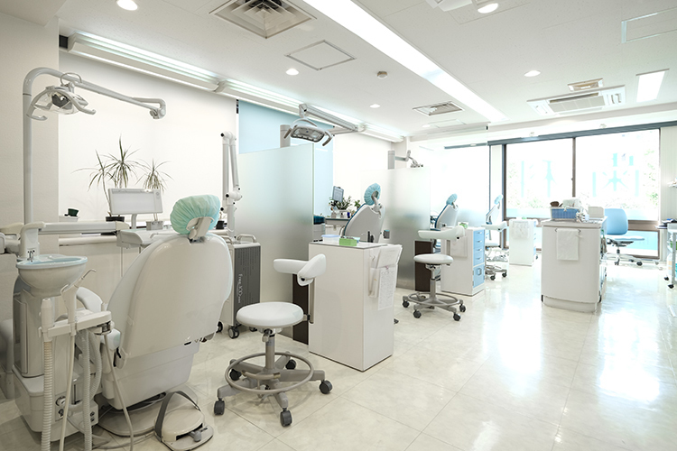 聖歯科医院 国立市 4台のユニットを配置
