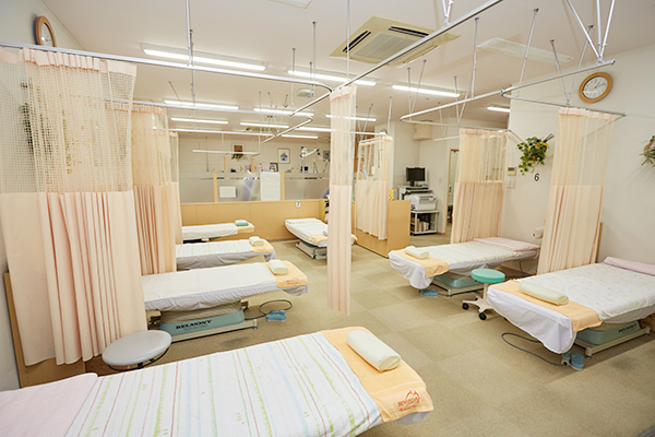 まえだペインクリニック 伊丹市 日々多くの患者が通院する