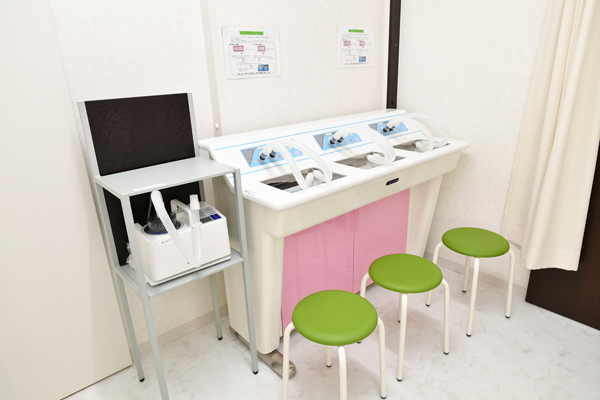 よしだ耳鼻咽喉科クリニック 足立区 診察室と処置室はプライバシーにも配慮された動線となっている