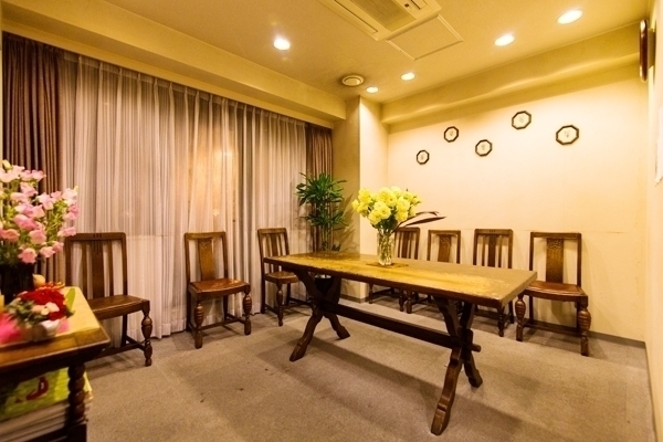 九段ごみぶちクリニック 千代田区 趣のある落ち着いた雰囲気の待合スペース