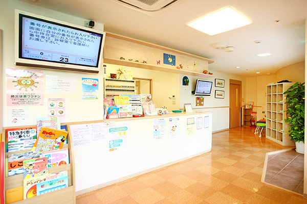うめはらこどもクリニック 世田谷区 フラットな造りが子どもにも親にも優しい院内