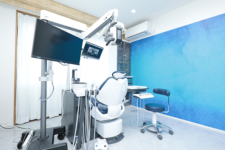 小松歯科医院 八王子市 滅菌環境の行き届いた歯科口腔外科治療専用の診療室