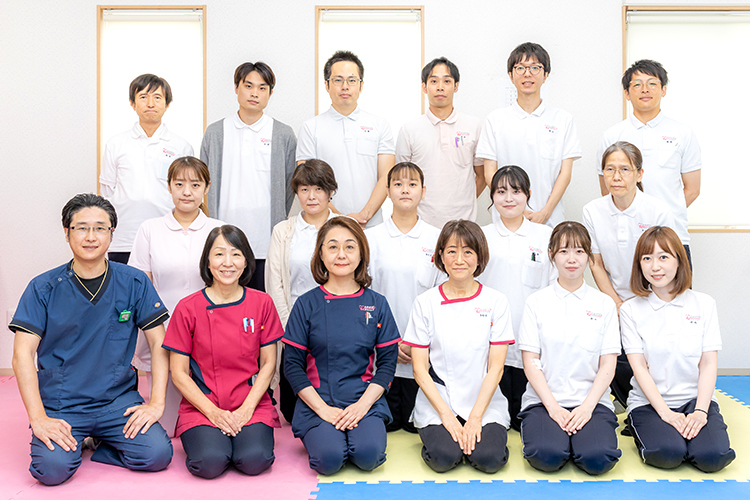 たわだリハビリクリニック 名古屋市港区 感染症対策に配慮し患者ごとにユニフォームを着替えている