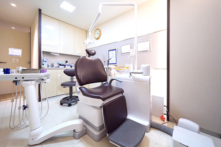 小林歯科医院 世田谷区 診療室はすべて個室。手術専用の診察室も完備