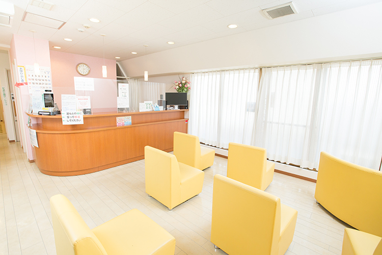 ゆうてんじ皮ふ科 目黒区 広々として明るい雰囲気の院内