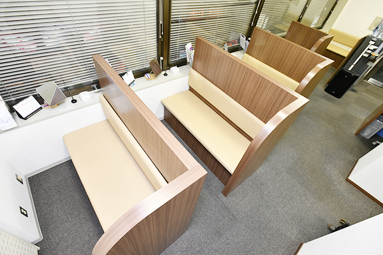 ラジニアクリニック 千代田区 プライバシーに配慮した待合室