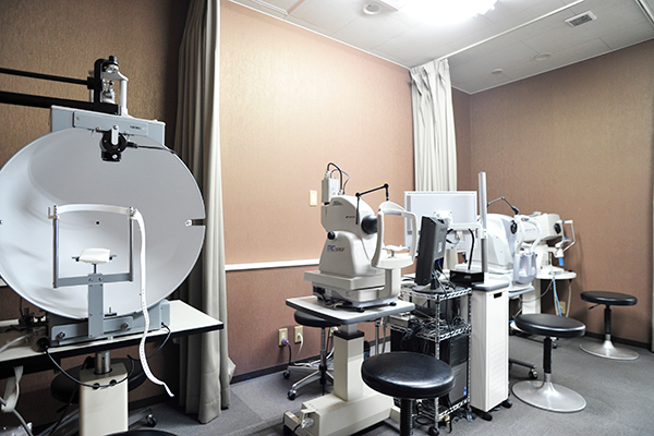 かつた眼科クリニック 尼崎市 的確な診断を下すため検査機器を充実させている