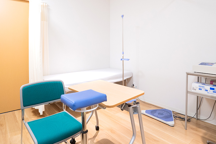 田中脳神経外科・頭痛クリニック 鹿児島市 脳波の測定器を備えた検査室