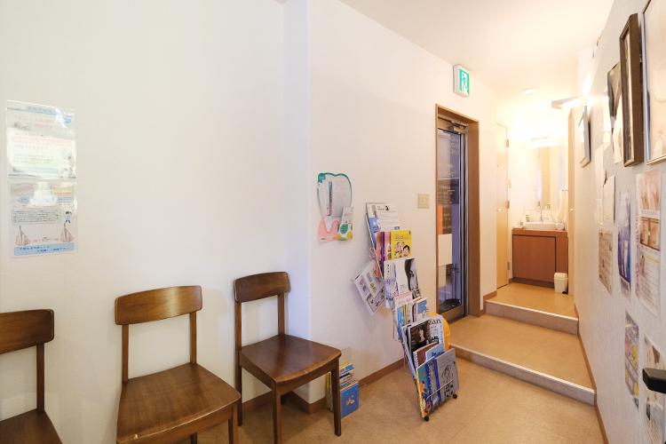 マーガレット歯科 さいたま市浦和区 患者さん手作りの押絵細工が待合室を彩る