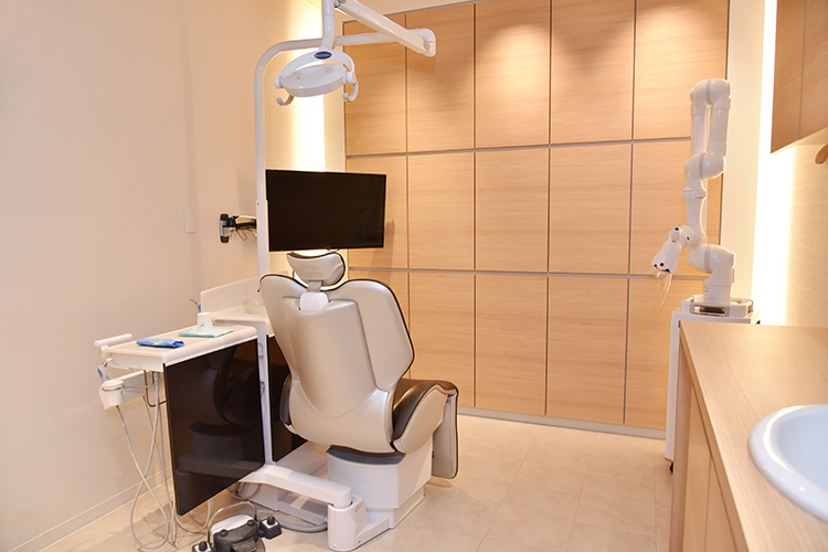 淀屋橋勝部歯科 大阪市中央区 院長は各分野で研鑽を積み、幅広く診療してくれる