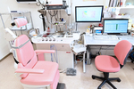 よしこクリニック 堺市北区 日本耳鼻咽喉科学会認定耳鼻咽喉科専門医の院長が診療にあたる