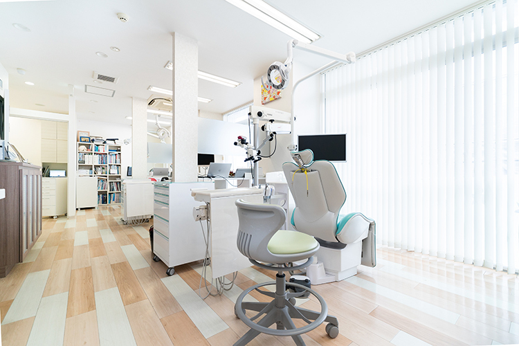 辻堂ステラ歯科 藤沢市 開放的で日差しが入り明るい診察台