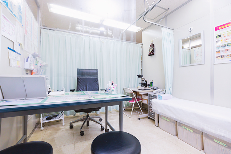 代々木クリニック 渋谷区 診察では、患者の状態を丁寧にヒアリング、触診をする