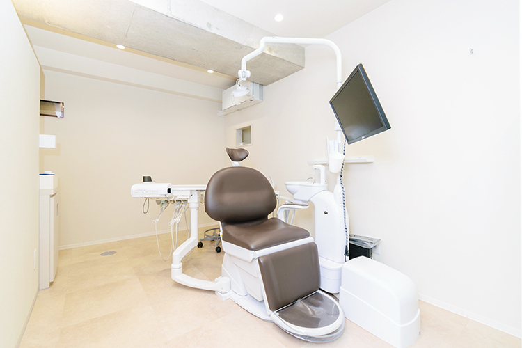 横田デンタルクリニック 福岡市中央区 プライバシーが配慮され、清潔感のある診療室