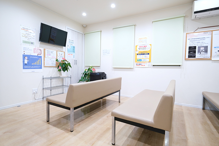 いたばしクリニック 中野区 院内はバリアフリーで広々とした待合室もある