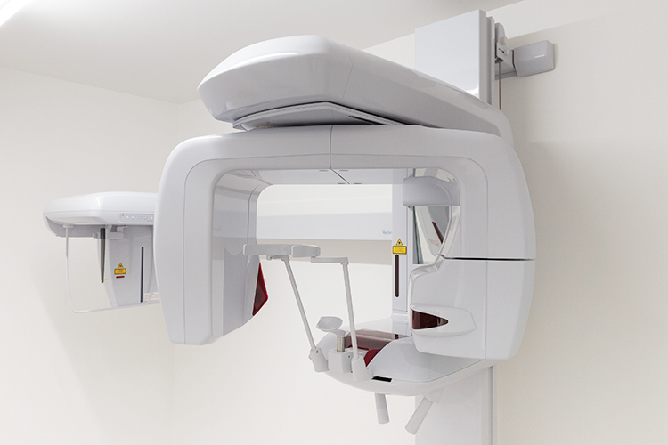ひしかわ歯科矯正歯科 神戸市東灘区 歯科用CTやマイクロスコープを使用し精密な治療を行う