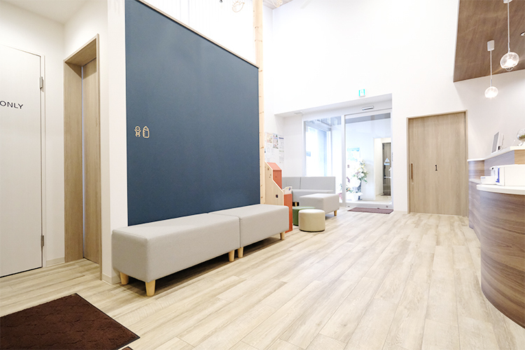 はぐむのあかりクリニック 北九州市八幡西区 木のぬくもりが感じられるクリニック内
