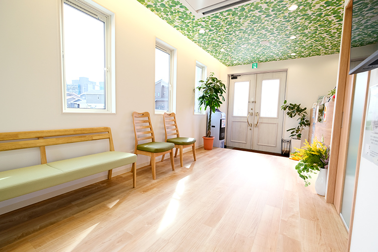 印西 森のはいしゃさん 印西市 森をイメージした木目調の温かみのある院内