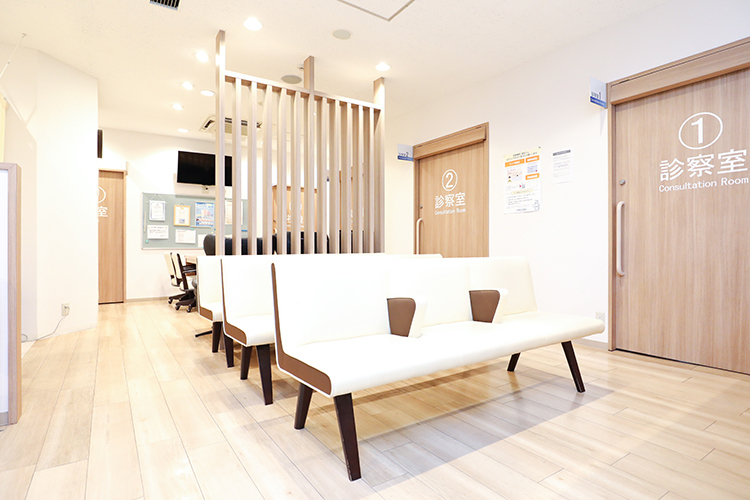 新宿内視鏡クリニック 新宿区 清潔感あふれる院内。落ち着いた雰囲気でリラックスして過ごせる