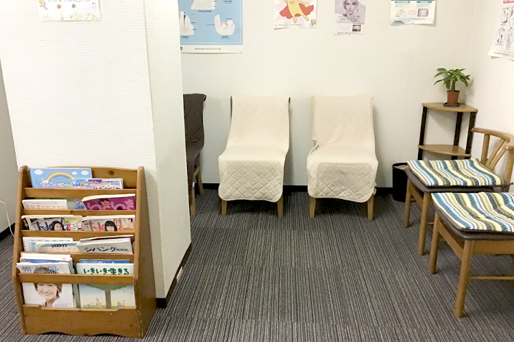 松永歯科医院 茅ヶ崎市 温かみがありリラックスできる色調の院内