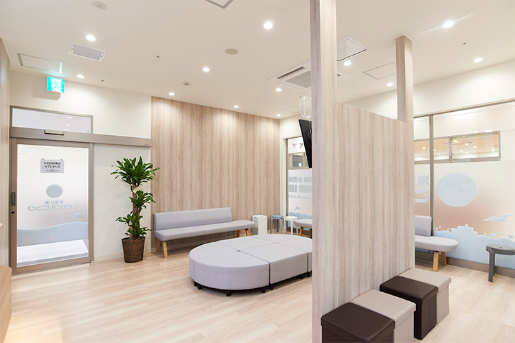 湘南辻堂こどもクリニック 藤沢市 院内はバリアフリー設計のためベビーカーでも通いやすい
