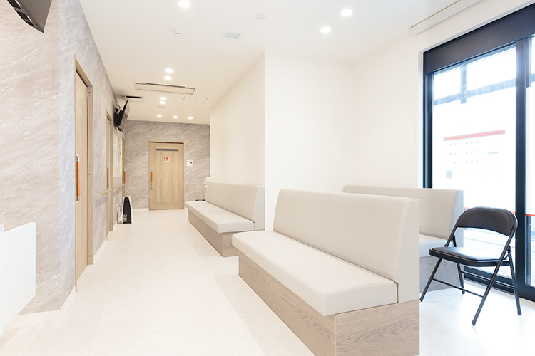 いとなが内科クリニック 芦屋市 院内はバリアフリーとなっており、車いすでも安心して来院可能