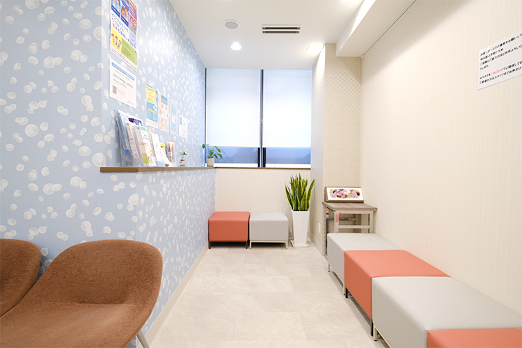 88内科クリニック 中央区 「居心地の良さ」を追求した、やわらかな空間設計