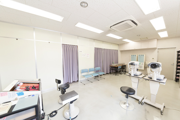 中村眼科クリニック 名古屋市千種区 視力トレーニングなど各種検査を行う検査室