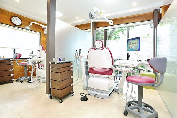 よしもと歯科医院 蓮田市 衛生管理にこだわっている半個室の診療スペース