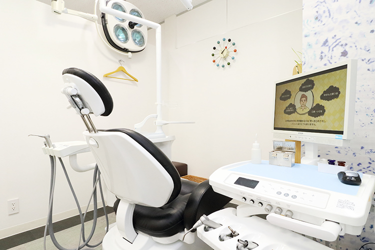 川上歯科パンジョ診療所 堺市南区 各ユニットごとに仕切りを設け、プライバシーに配慮