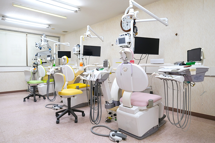 別部歯科医院  横浜市港南区 患者が自分の歯で食事を楽しめるようサポートする