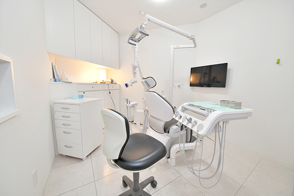 ただ歯科クリニック 伊丹市 半個室・完全個室の診療室で患者のプライバシーに配慮