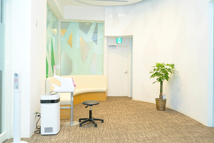 まずはネットでクリニック 横浜市西区 清潔感あふれる落ち着いた雰囲気の院内
