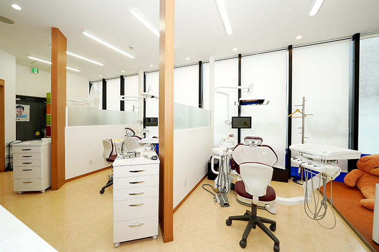 香里園レジデンス歯科・矯正歯科 寝屋川市 半個室でプライバシーに配慮した診療室