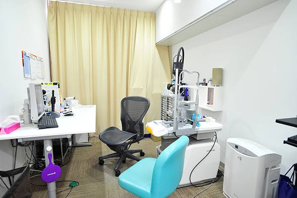 サトウ眼科 西宮市 診察時には丁寧に説明を行う