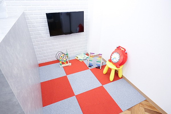 TAGOデンタルクリニック 戸田市 キッズルームも完備し、子ども連れでも受診しやすい環境を整える