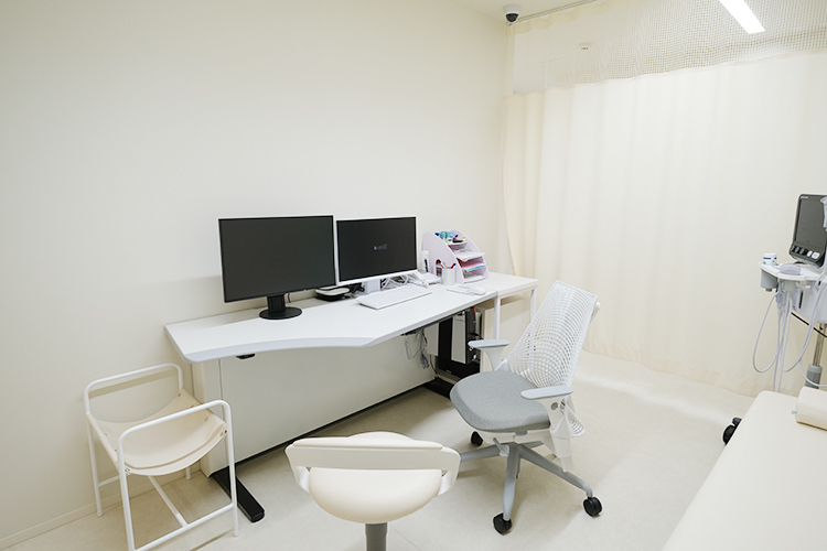 名古屋むらもと内視鏡クリニック 栄院 名古屋市中区 清潔感のある白を基調とした診察室