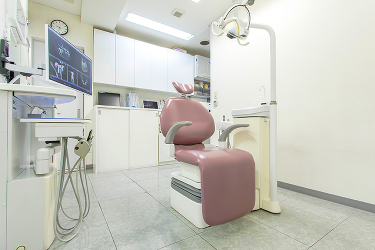 ササマ歯科クリニック 渋谷区 半個室のユニットを3台用意