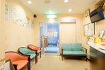 とこなめ歯科 常滑市 落ち着いた雰囲気の待合室