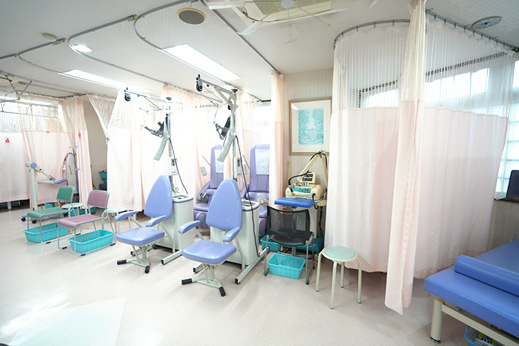 金子整形外科 川崎市高津区 リハビリテーションにも力を入れ、常駐の理学療法士が在籍